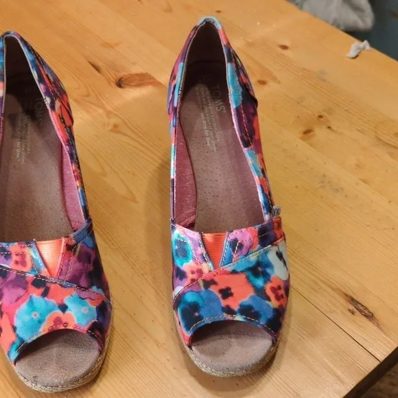 Step into Summer with Toms Oahu Espadrille: Perfect Blend of Style and Comfort - Picture 7 of 15